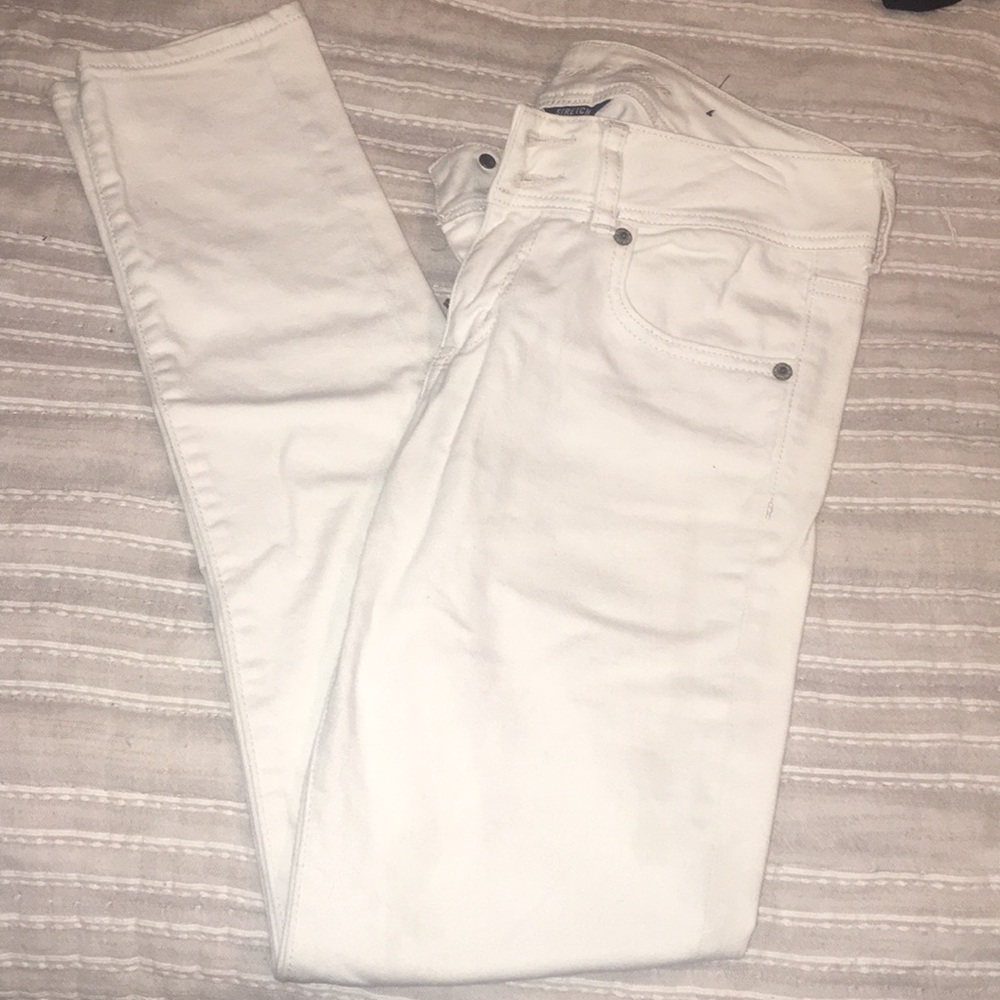 White American Eagle Skinny Jeans